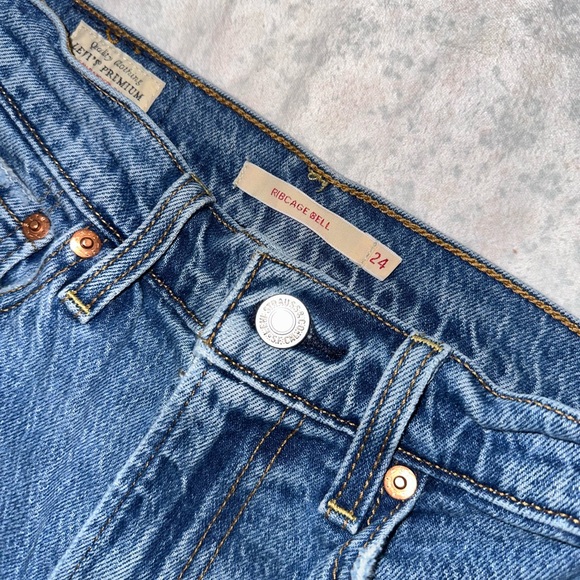 Levi’s Ribcage Bell 24x34 - Picture 2 of 4